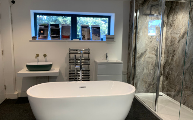 103 - Knaresborough Plumbing Supplies - Freestanding Bath, Shower Enclosure, Basins & Heated Towel Rail