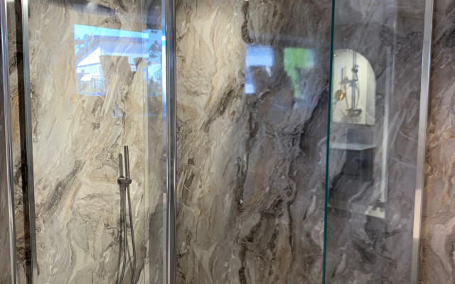 105 - Knaresborough Plumbing Supplies - Sliding door shower enclosure