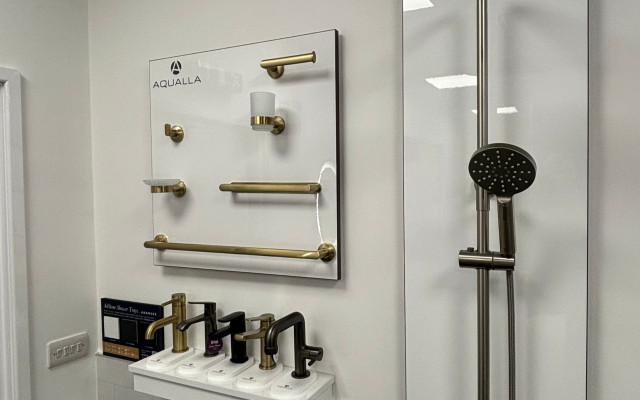 102 - Knaresborough Plumbing Supplies - Aqualla Showers, Taps, Rails & Towel Hangers
