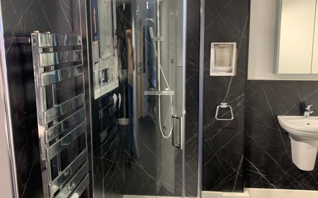 108 - Knaresborough Plumbing Supplies - Offset quadrant shower enclosure